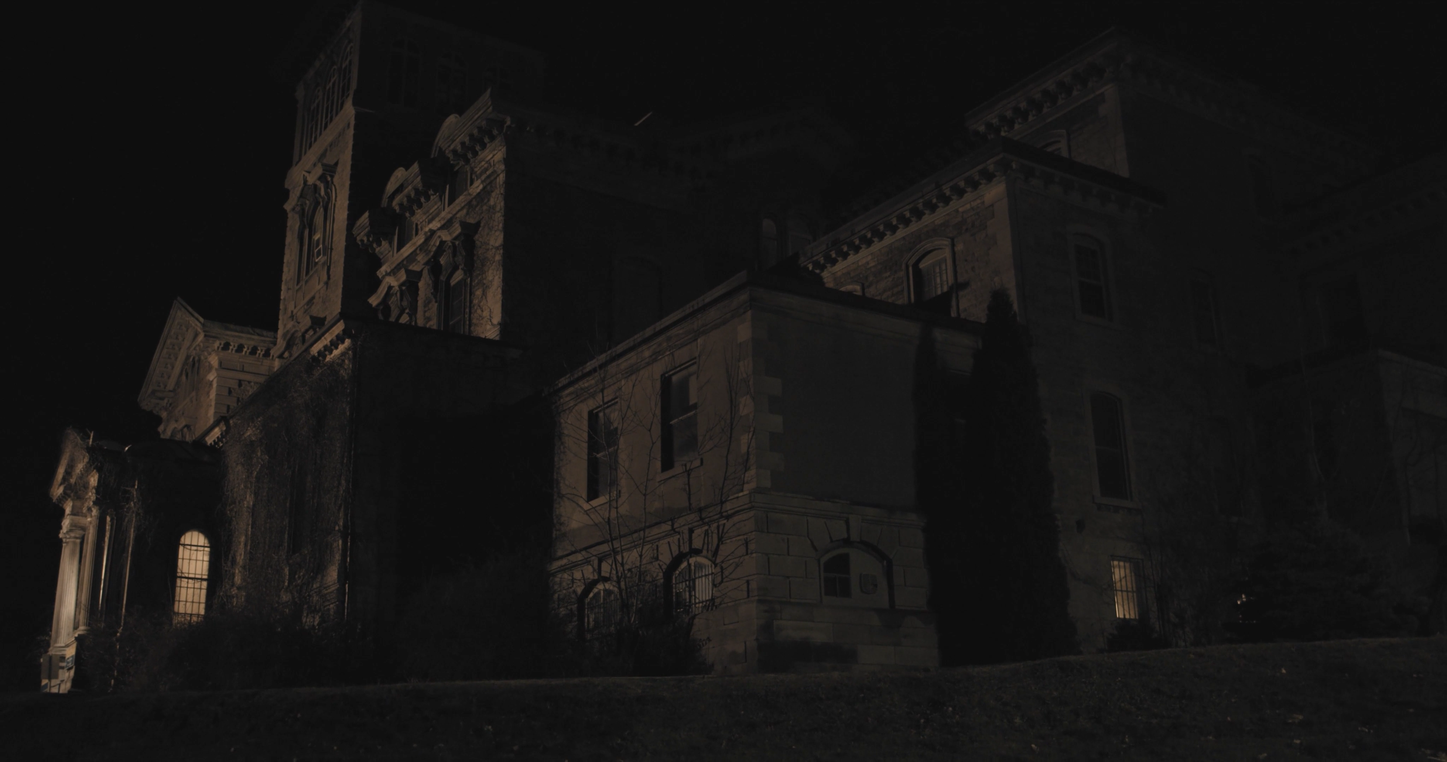 Nona Bucco 01 house at night.